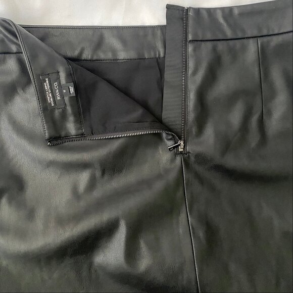 RW&Co short faux leather skirt - Picture 7 of 8
